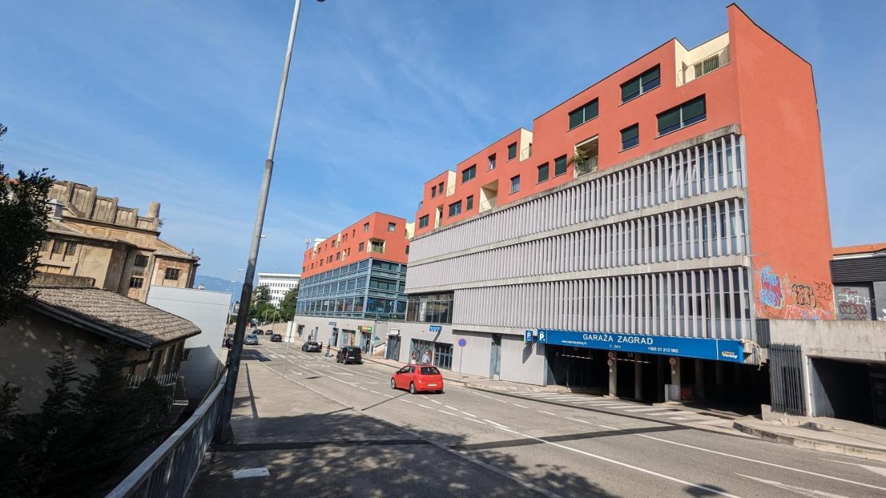 Downtown Fiume, Underground Garage Within The Property Exterior foto
