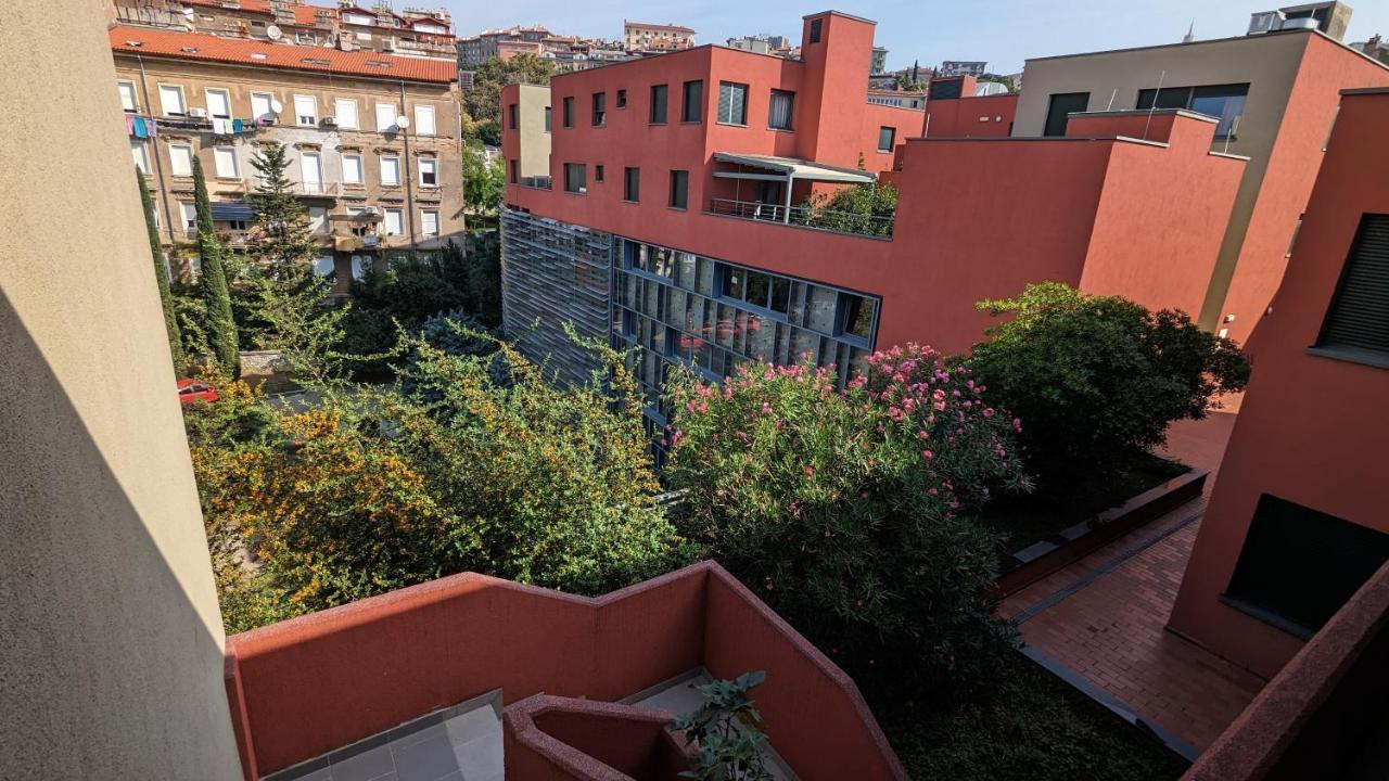 Downtown Fiume, Underground Garage Within The Property Exterior foto